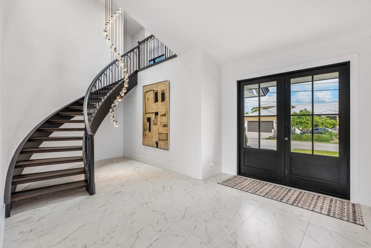 2832 NE 37 Court