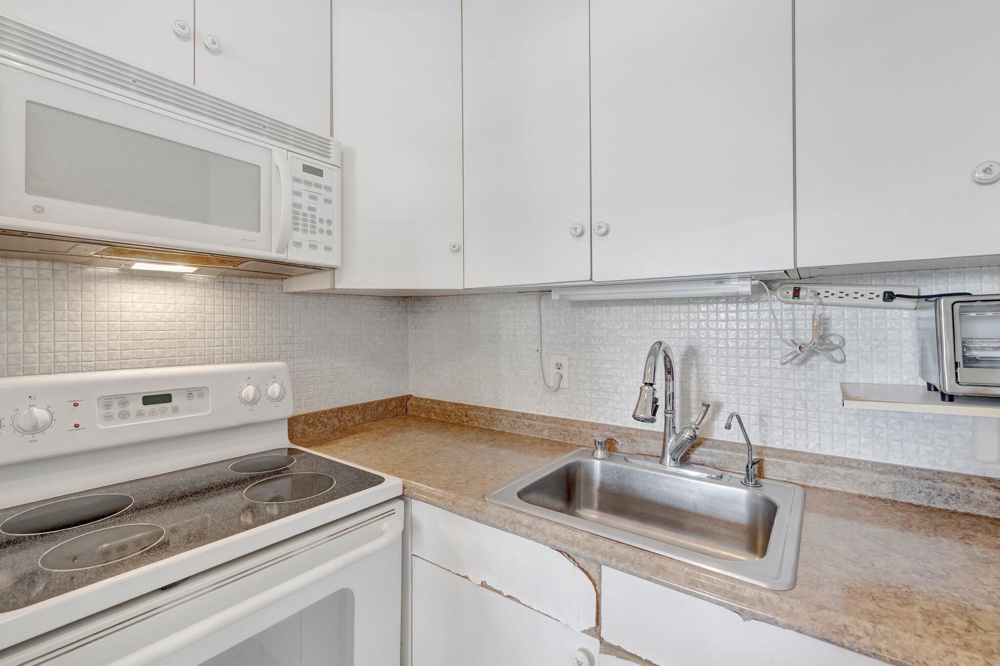 2106 NE 56th Court 102
