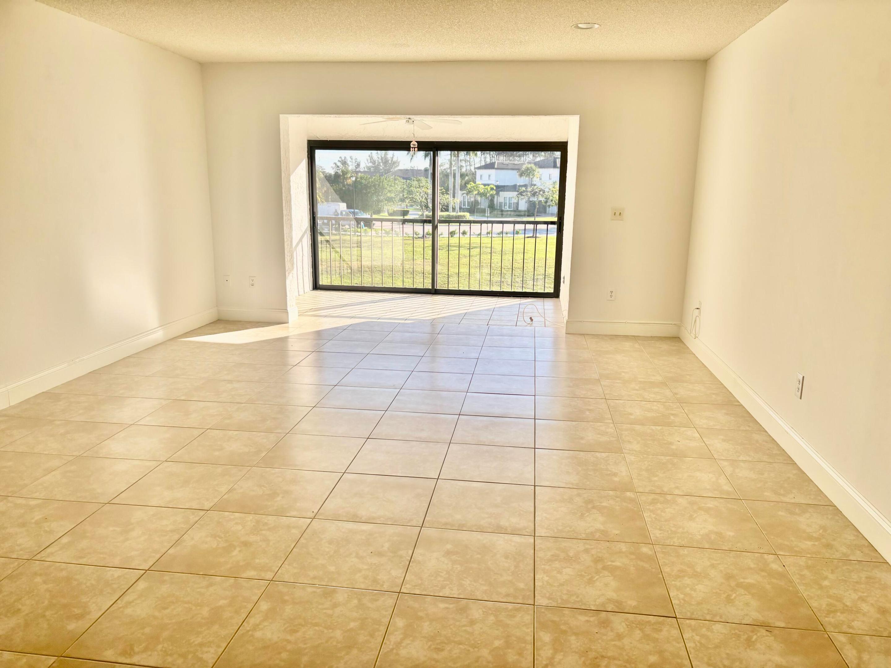 9264 Vista Del Lago H