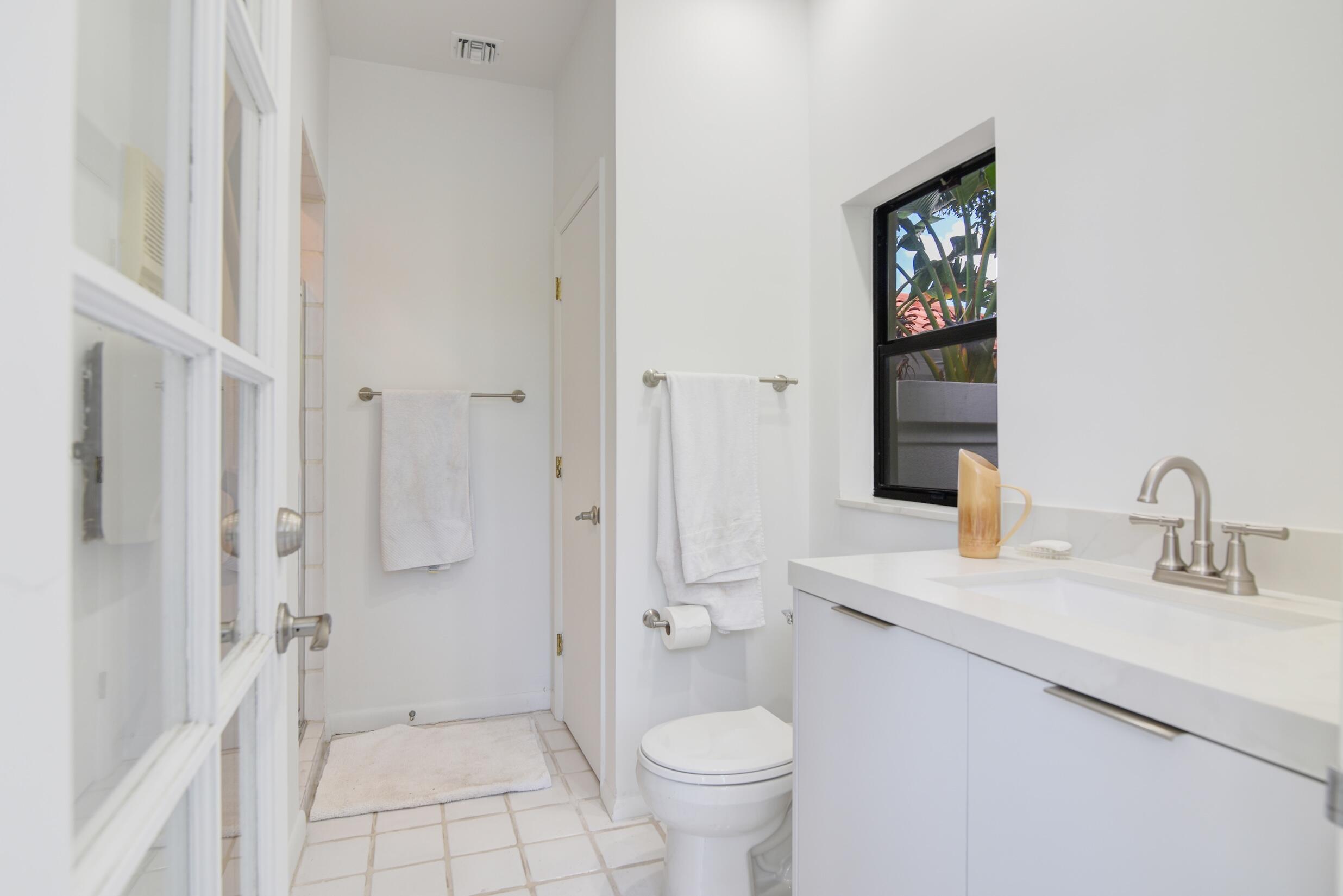 4335 Bocaire Boulevard