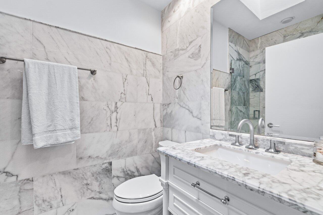 4335 Bocaire Boulevard