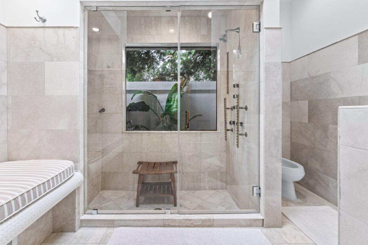 4335 Bocaire Boulevard