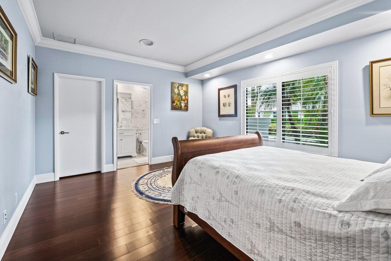 4335 Bocaire Boulevard