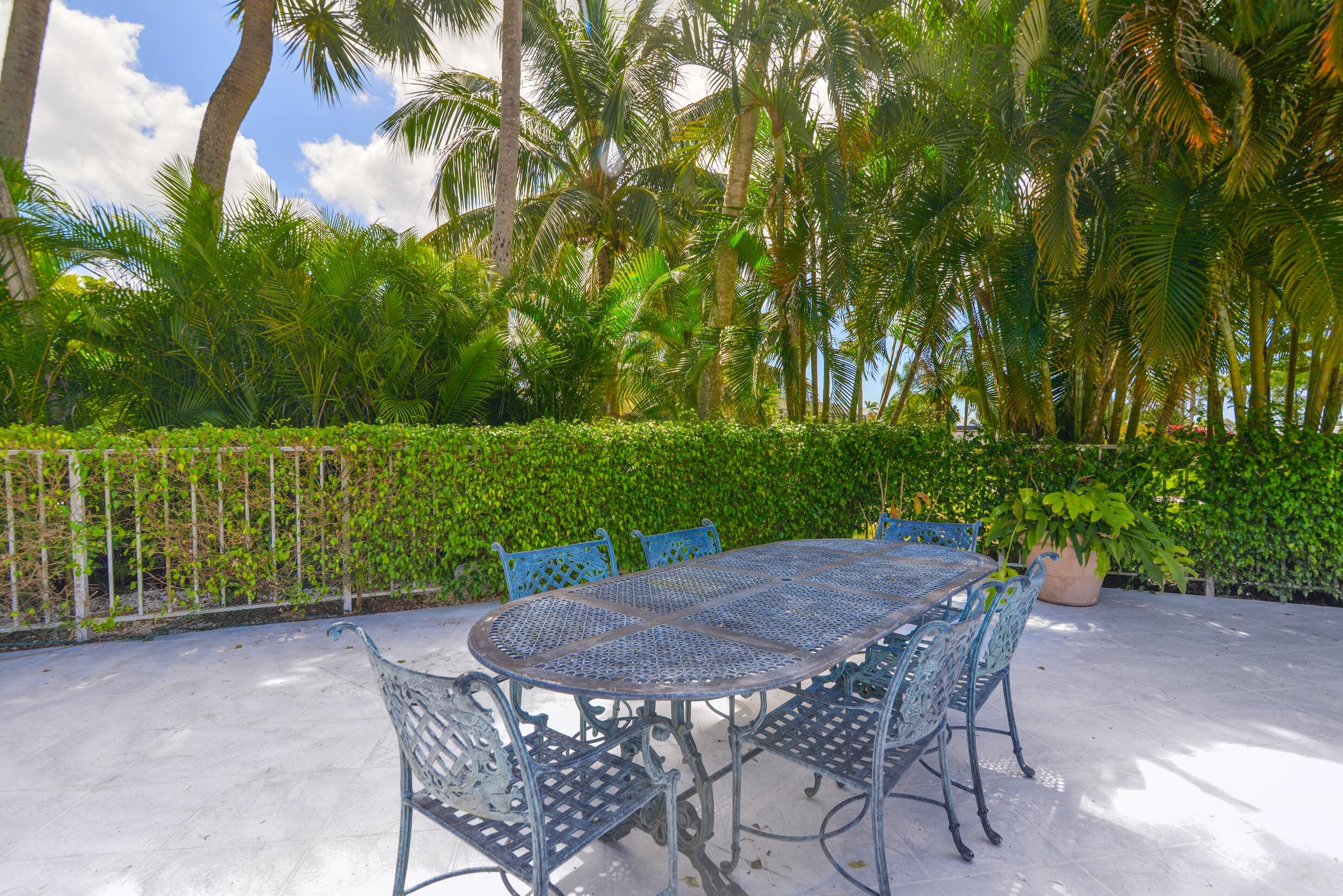 4335 Bocaire Boulevard