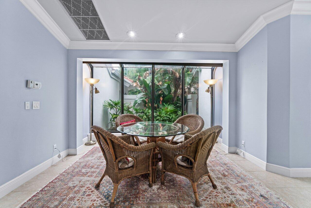 4335 Bocaire Boulevard