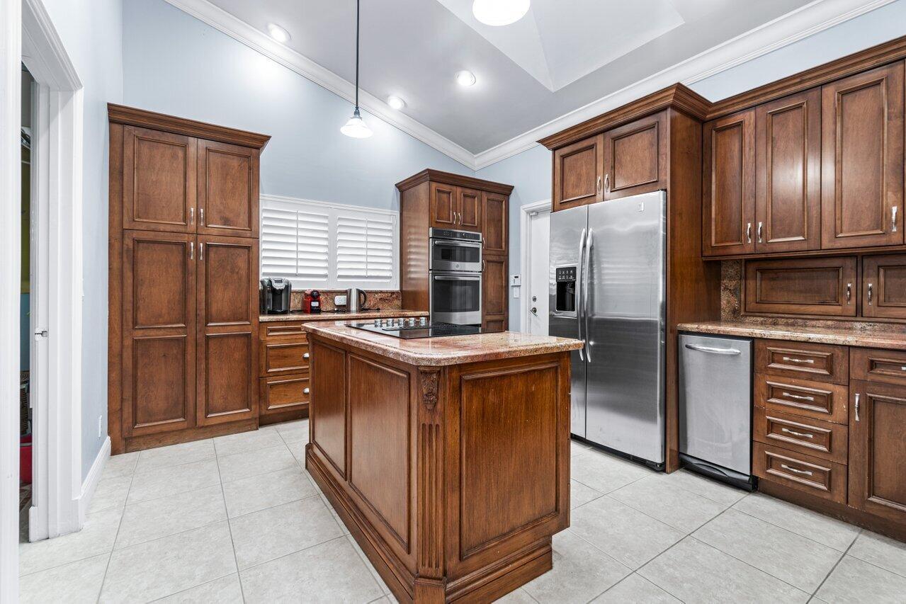 4335 Bocaire Boulevard