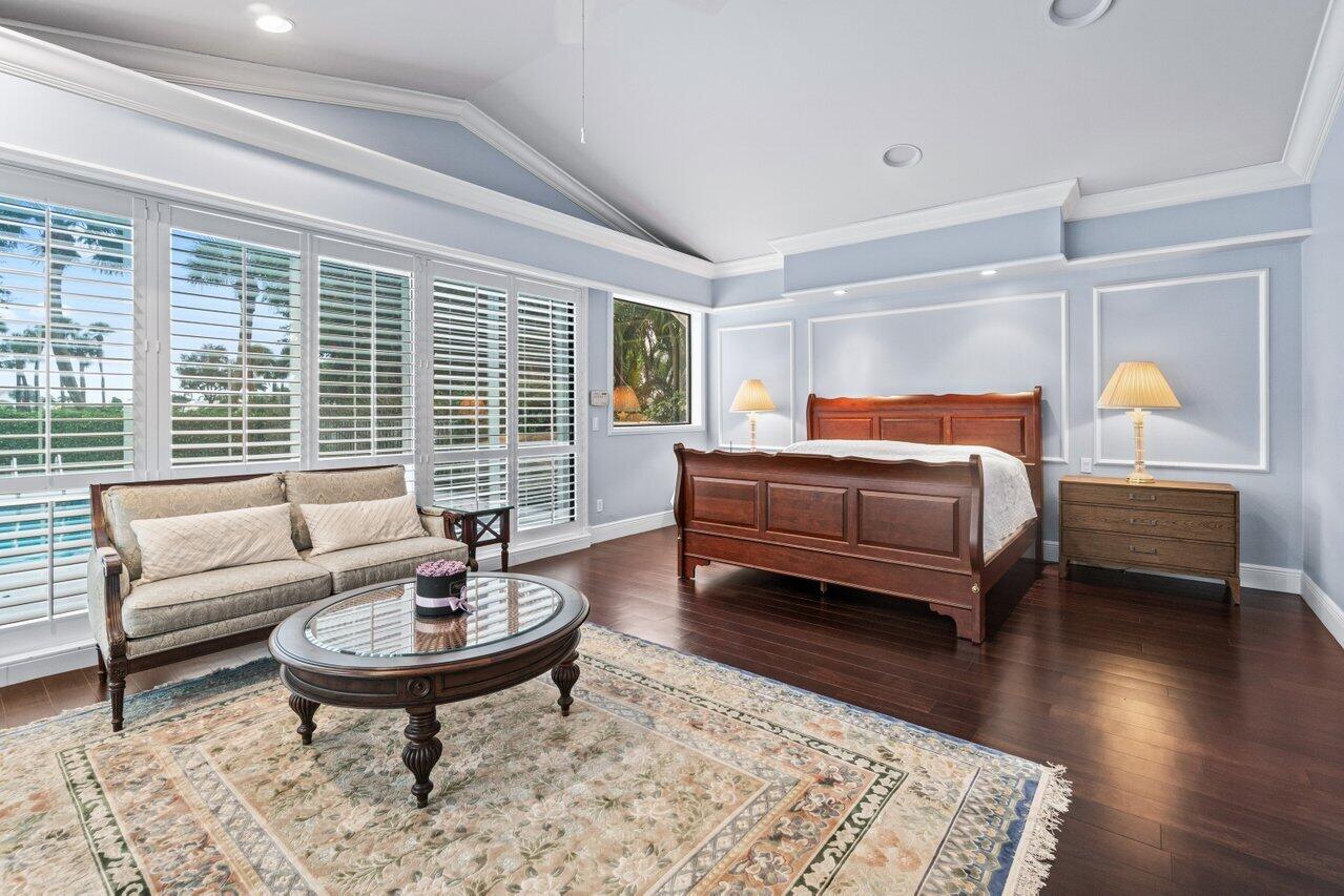 4335 Bocaire Boulevard