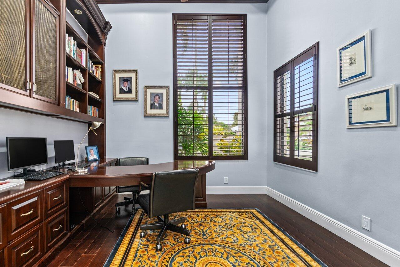 4335 Bocaire Boulevard