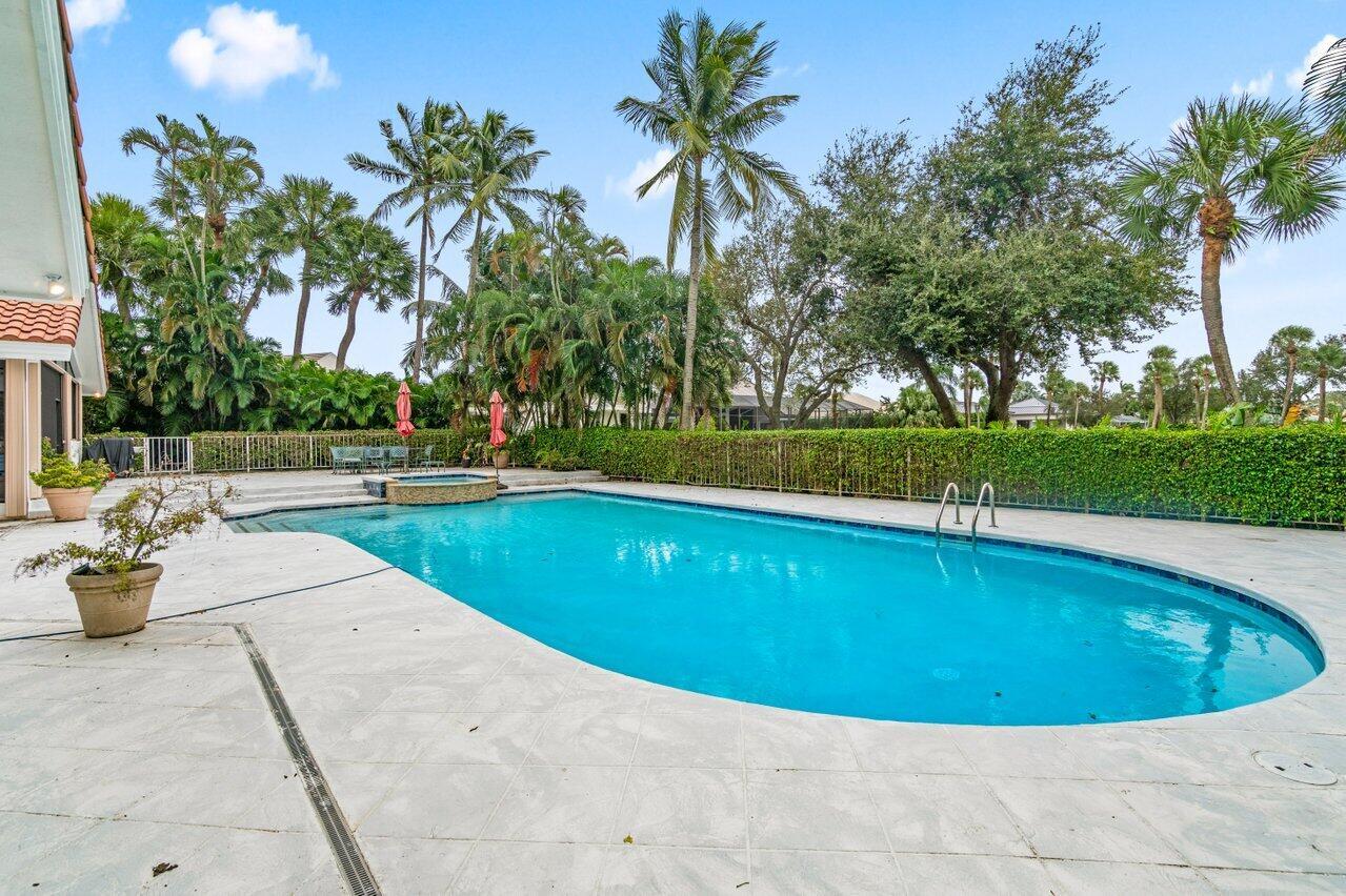 4335 Bocaire Boulevard