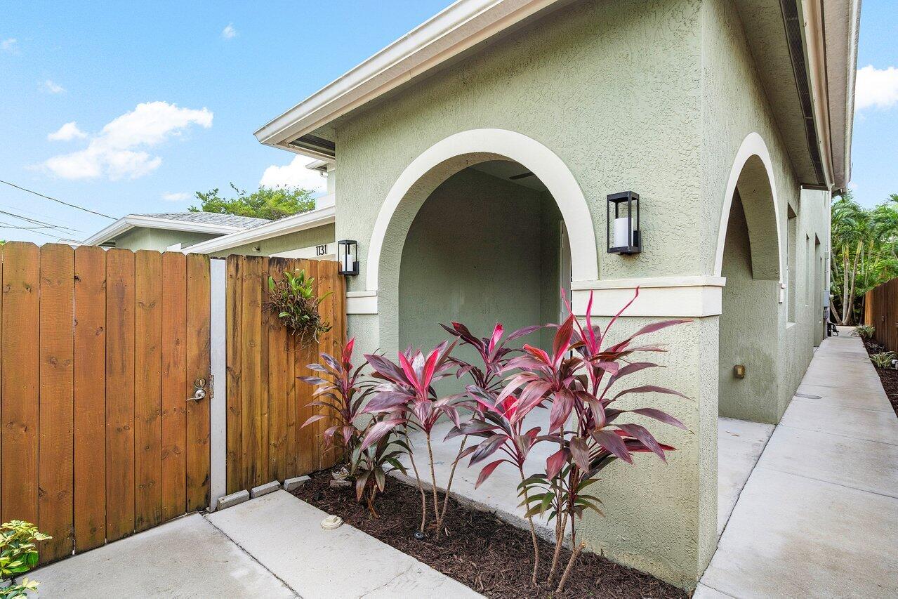 1131 NE 3rd Avenue