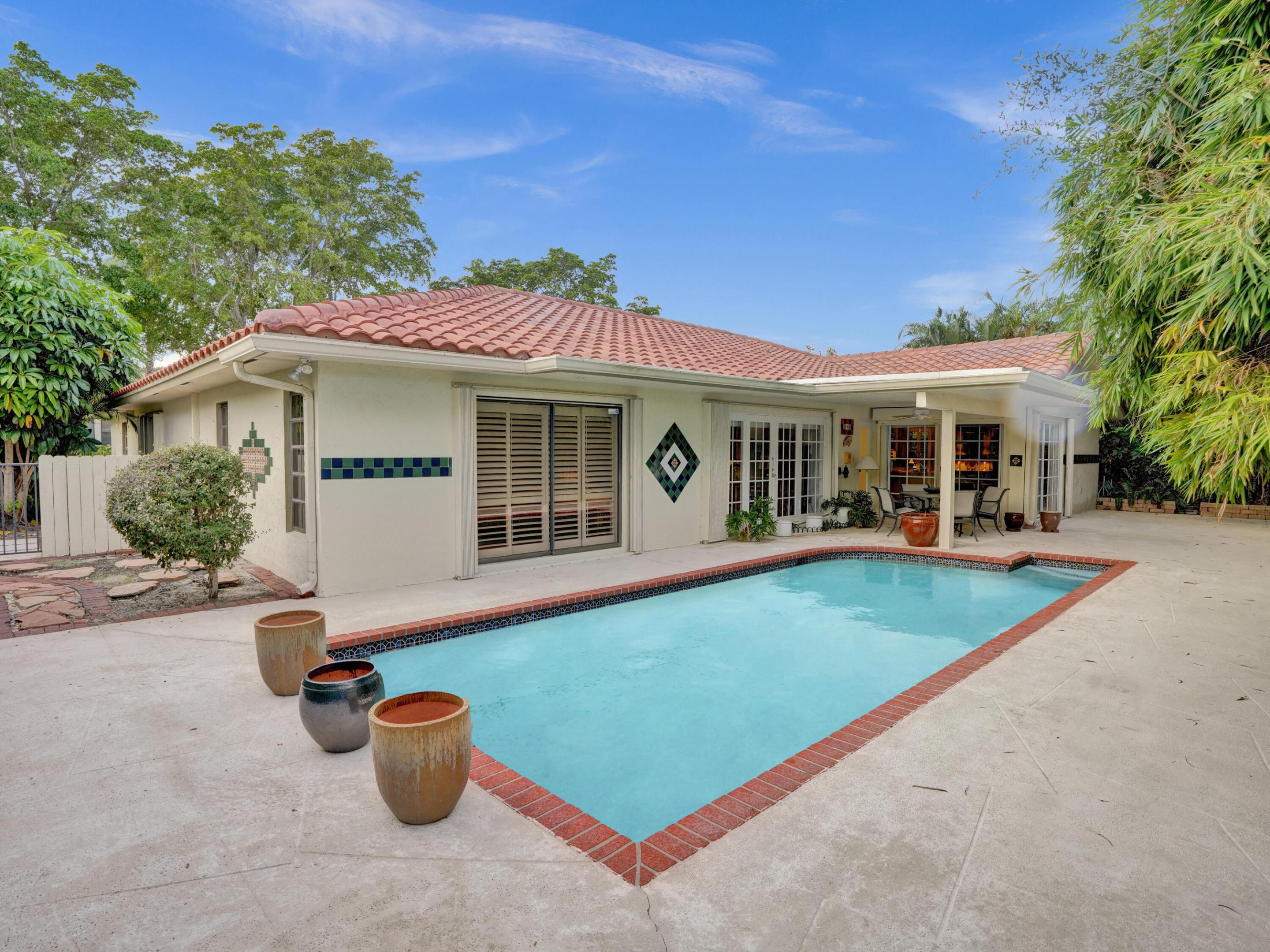 2710 NW 27th Avenue