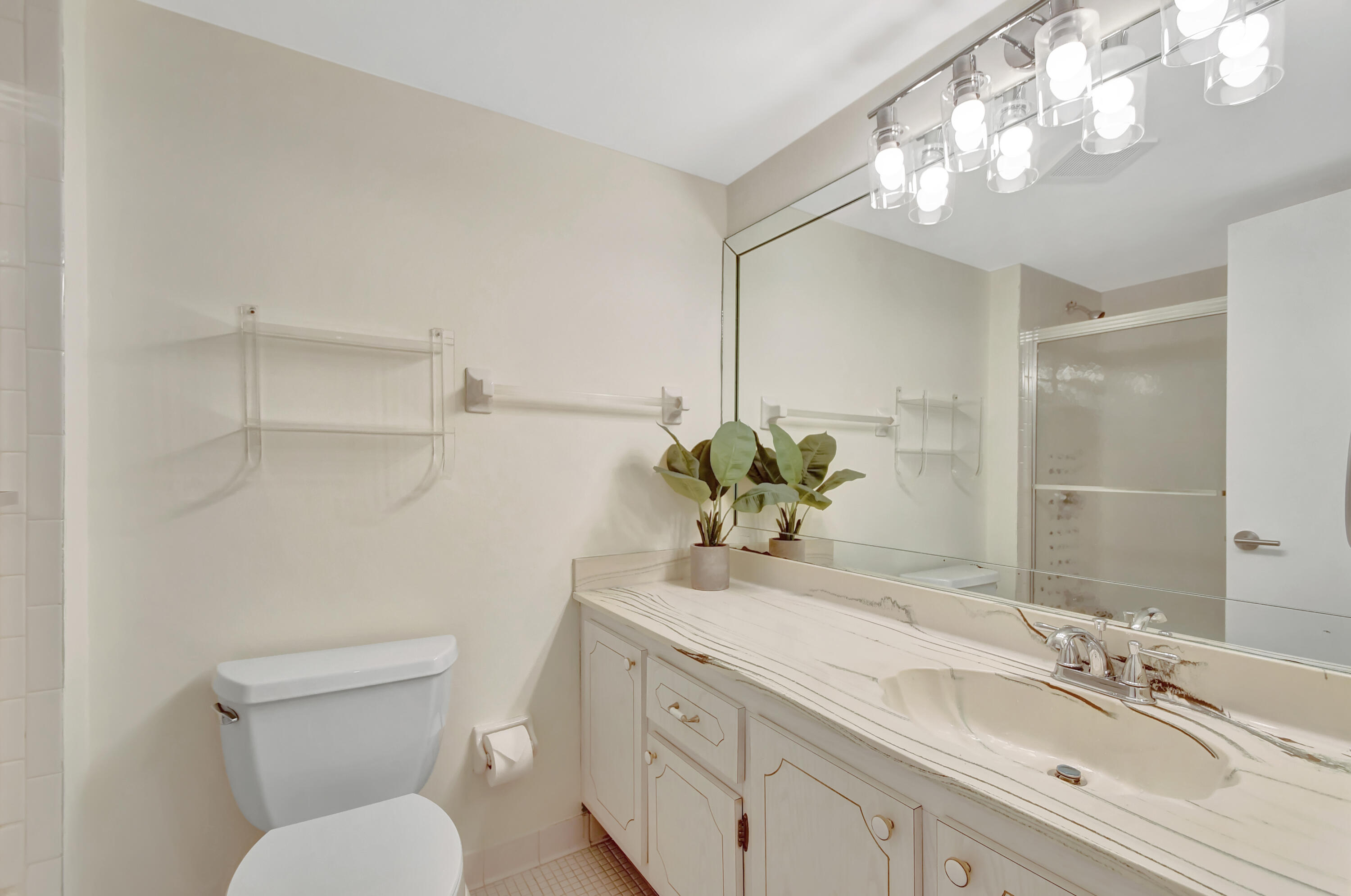 9872 Marina Boulevard 1428