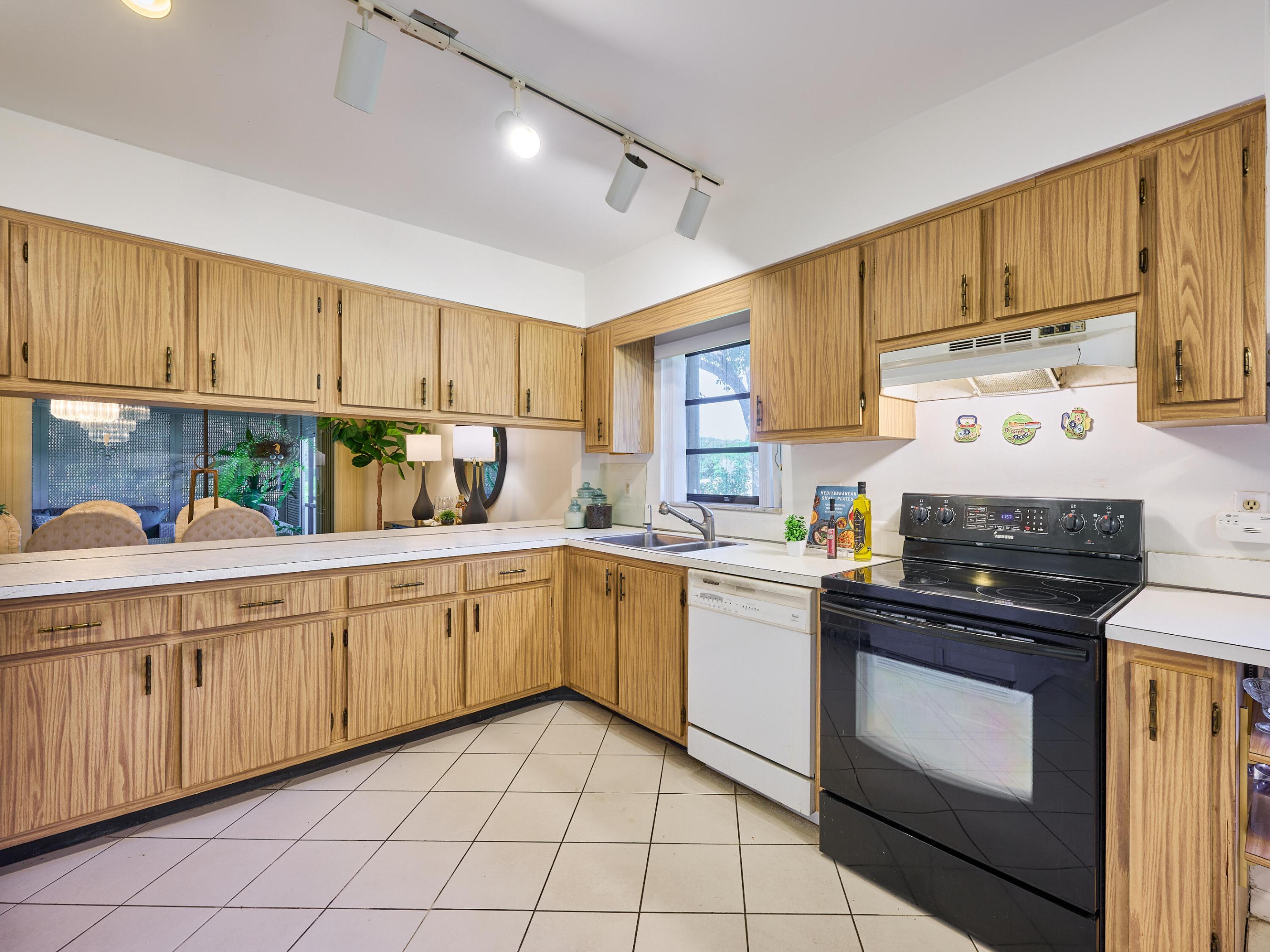 5976 Colony Court