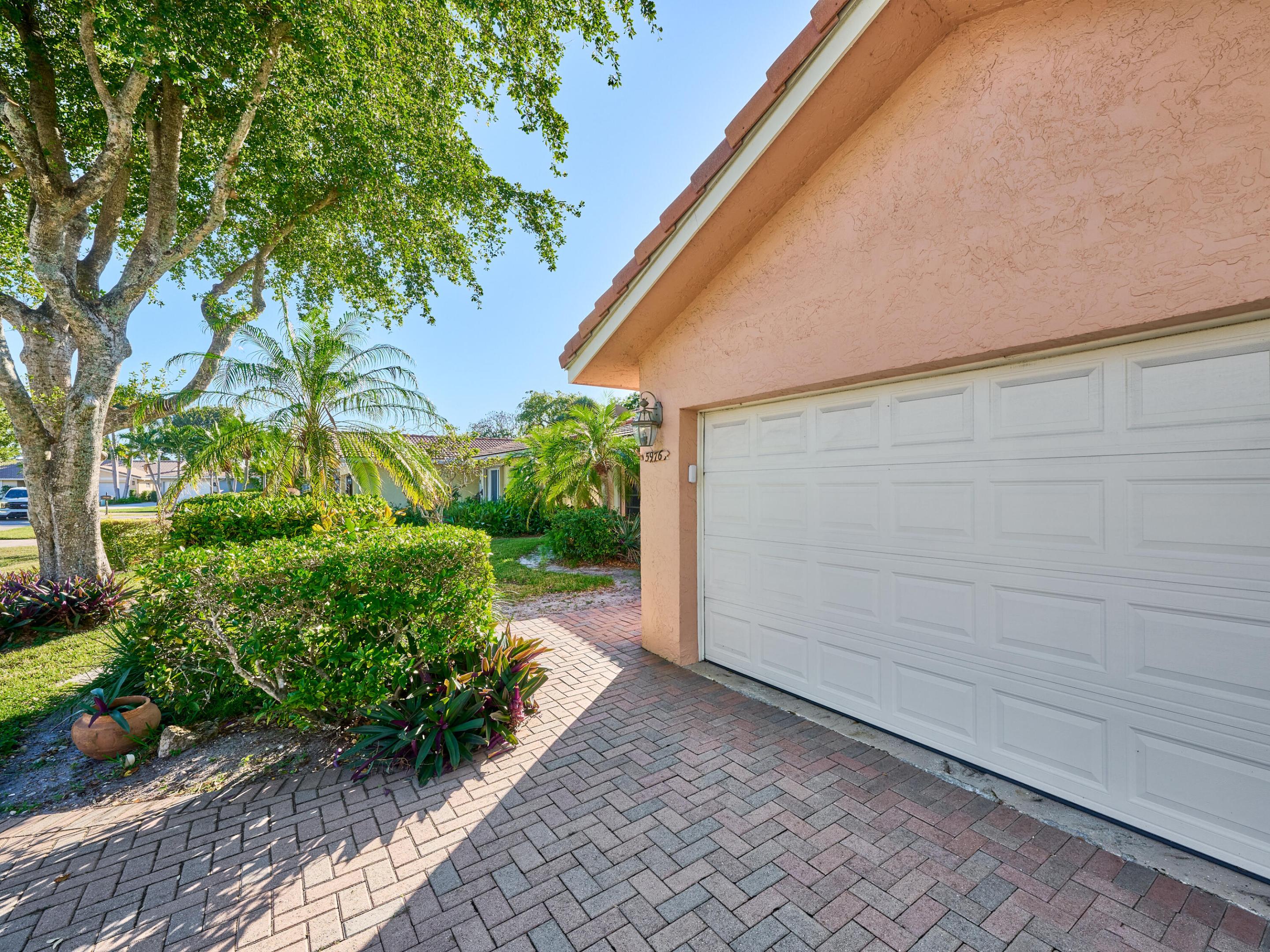 5976 Colony Court
