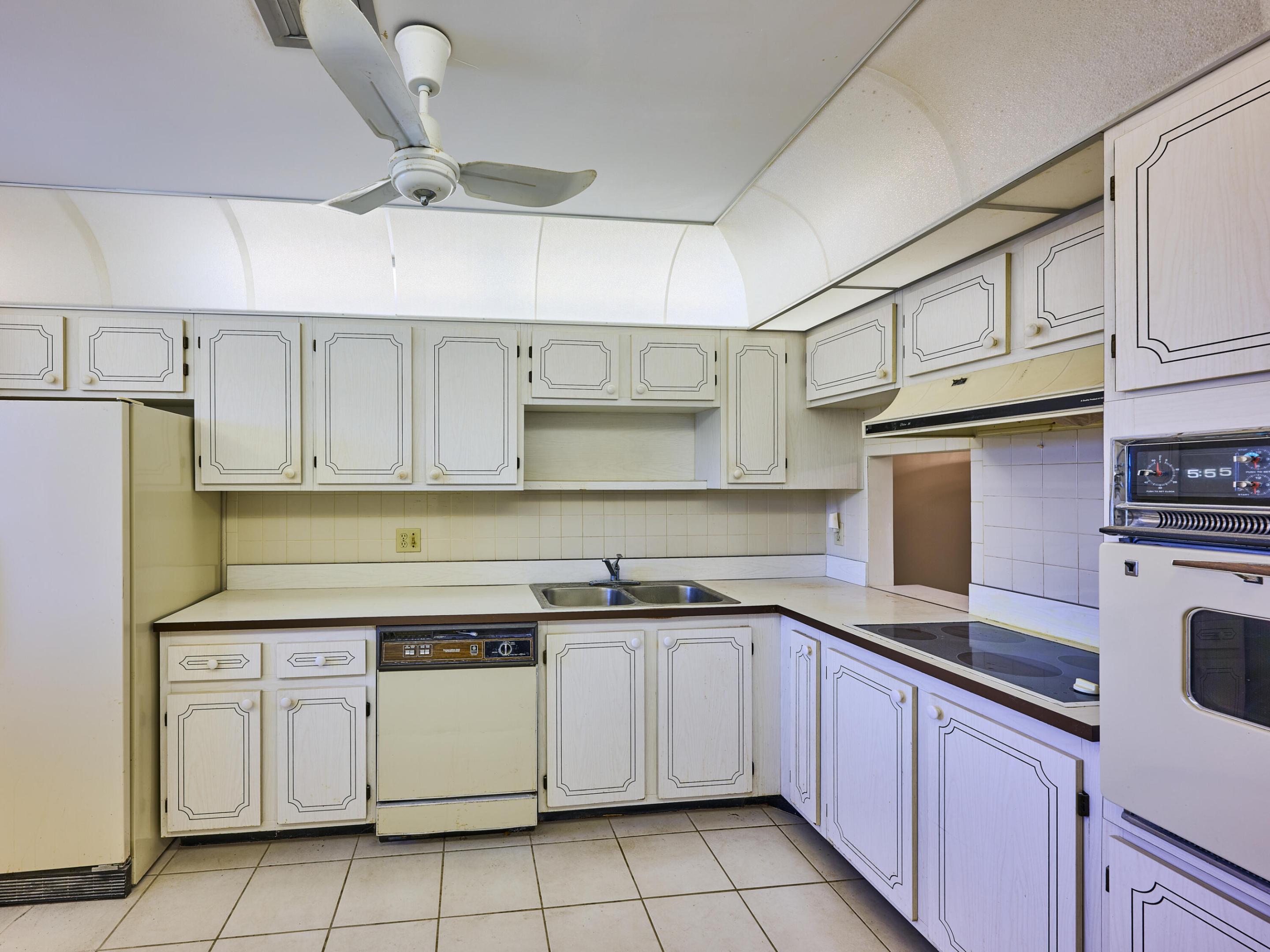 2638 E Gately Drive E 105