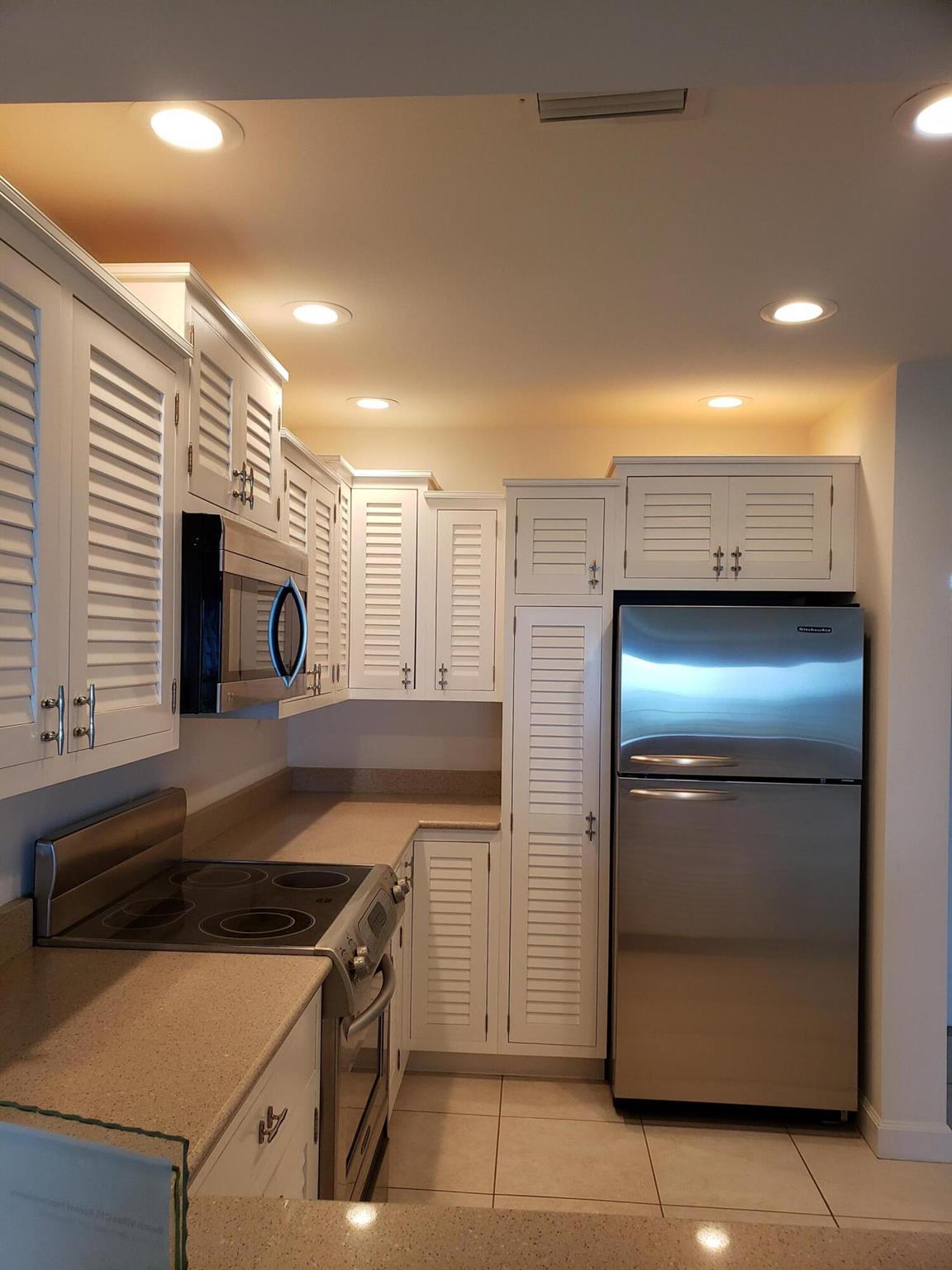 1550 S Ocean Drive 15