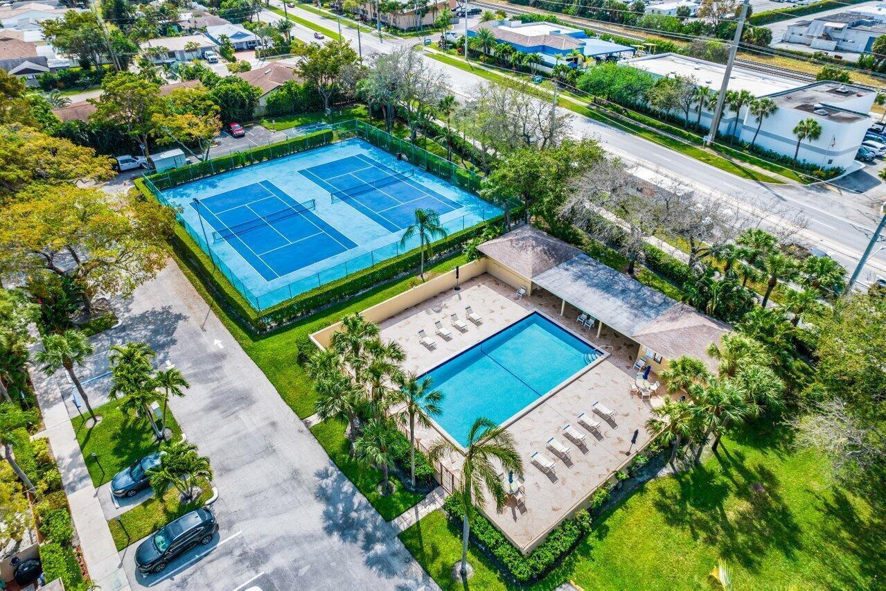 3939 NE 5th Avenue D201