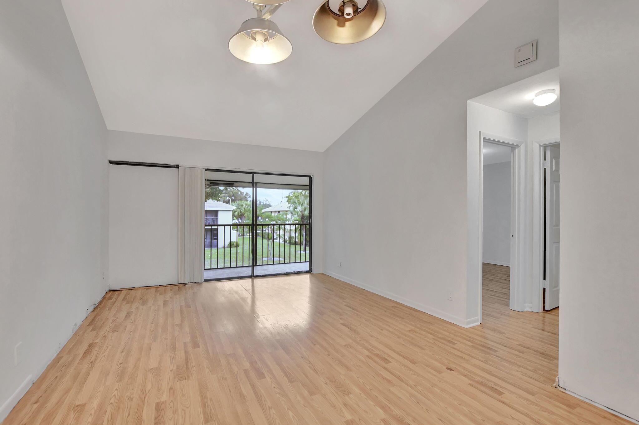 3939 NE 5th Avenue D201