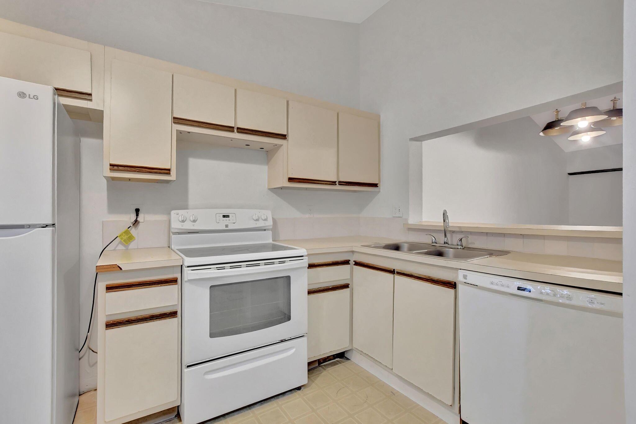 3939 NE 5th Avenue D201