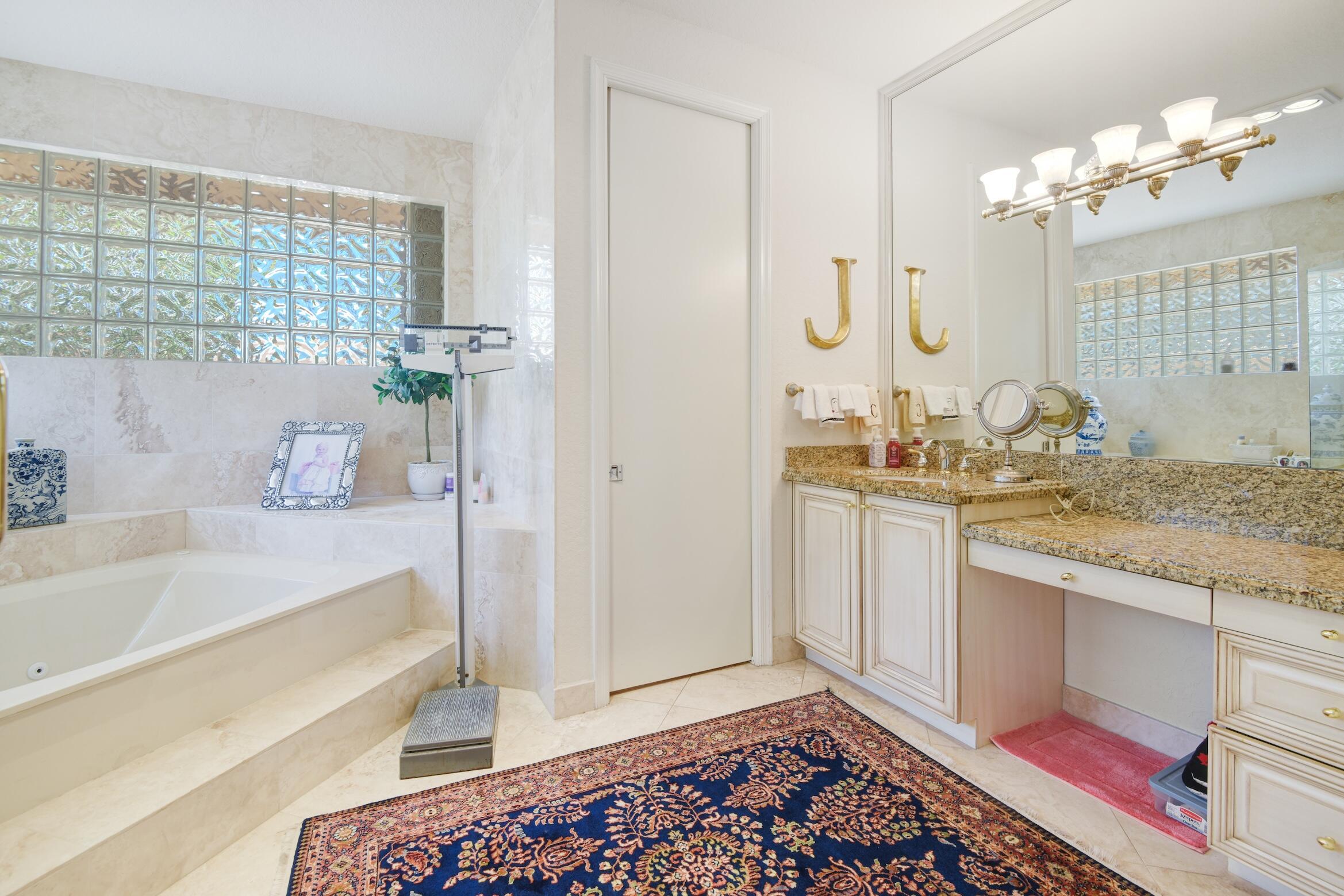 4792 Bocaire Boulevard