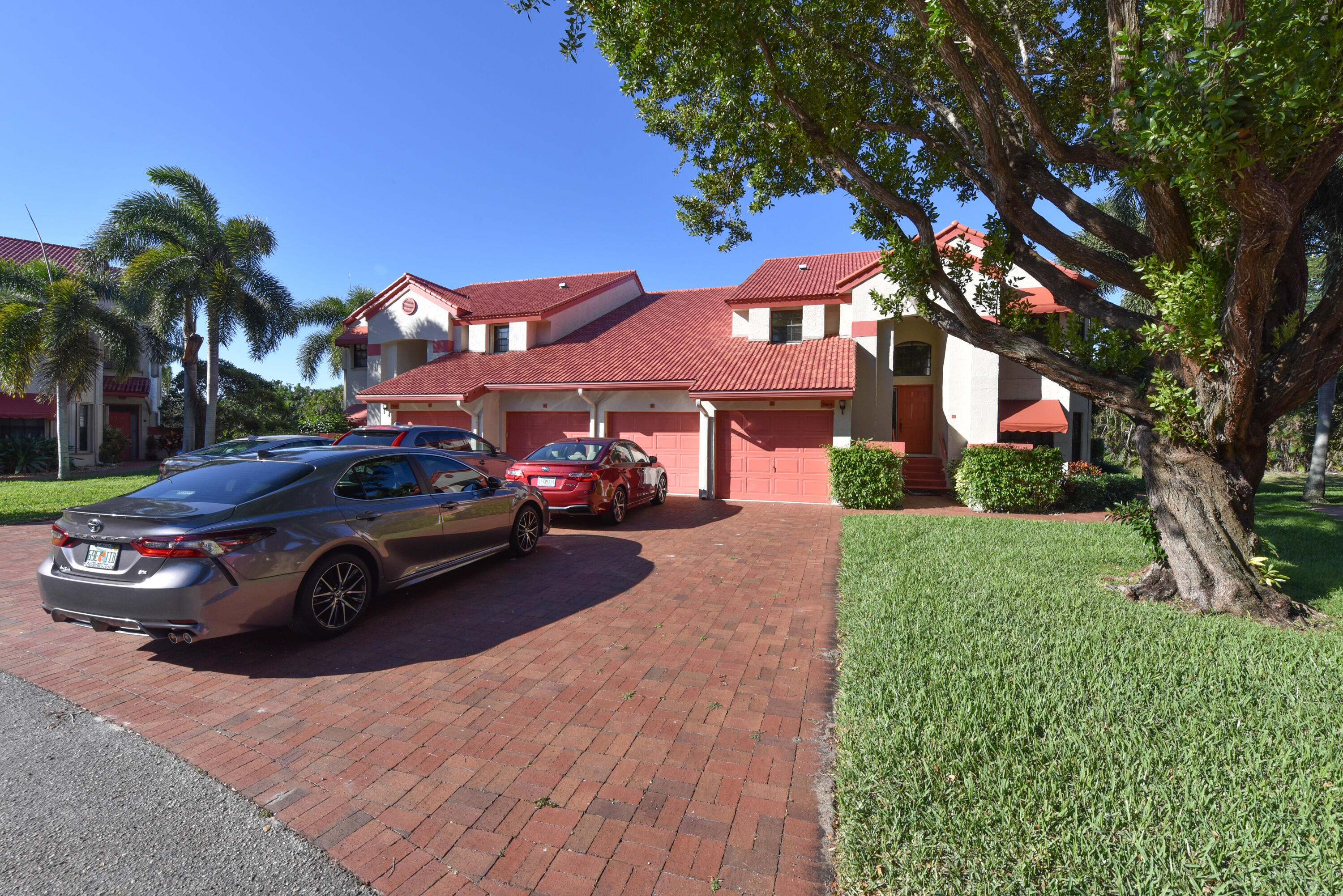 7864 Lexington Club Boulevard B