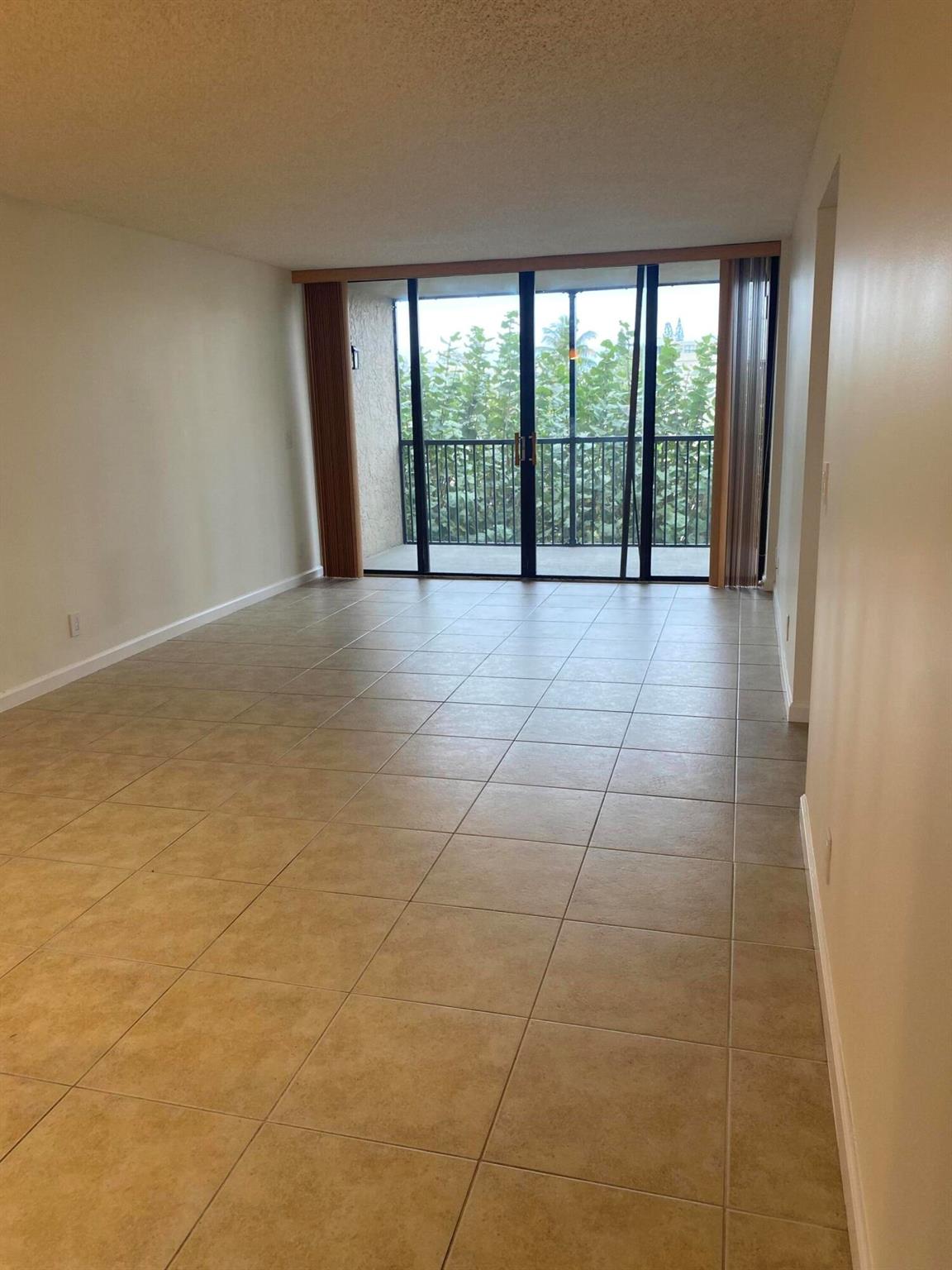 17 Royal Palm Way 305