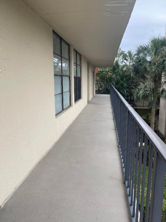 17 Royal Palm Way 305