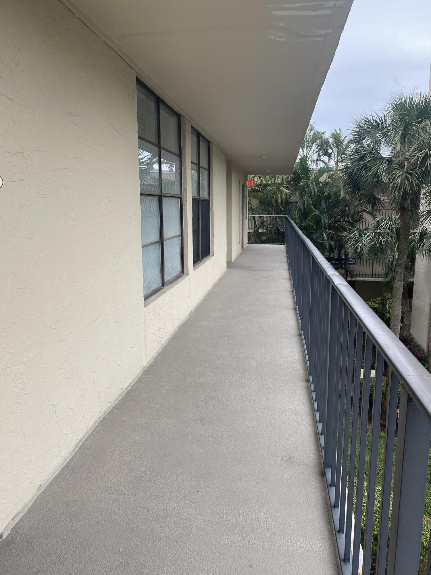 17 Royal Palm Way 305