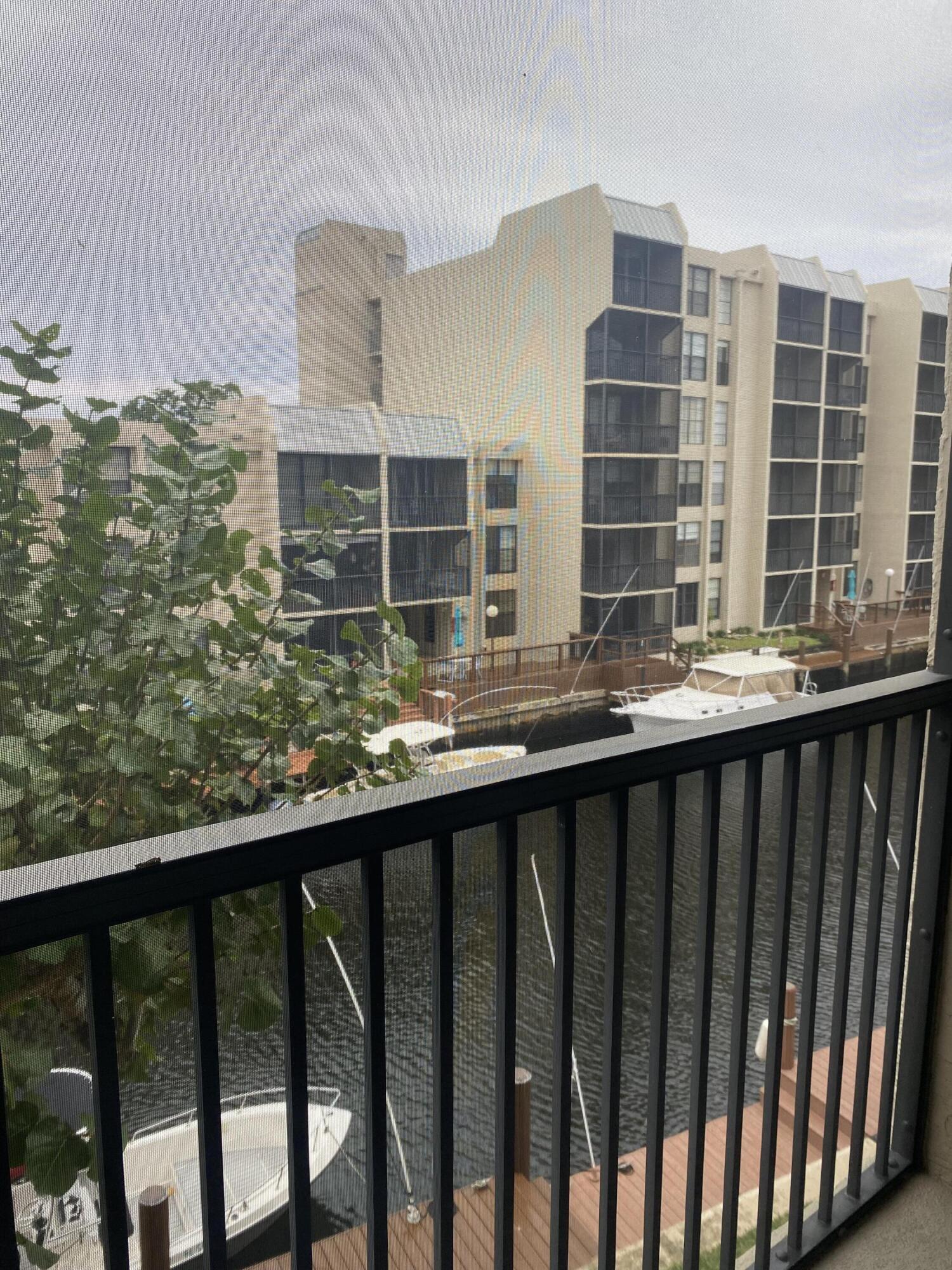 17 Royal Palm Way 305