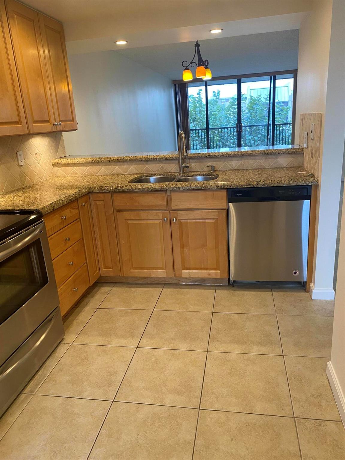 17 Royal Palm Way 305