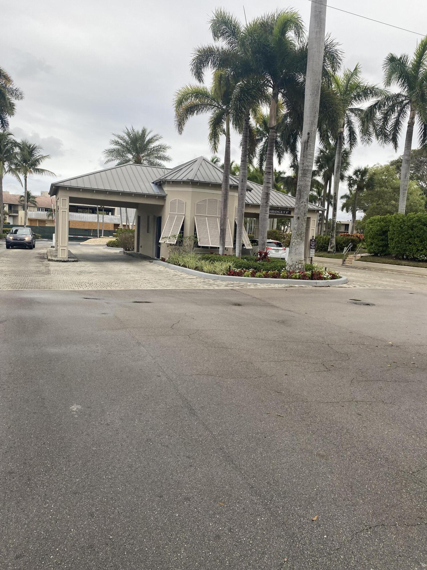 17 Royal Palm Way 305