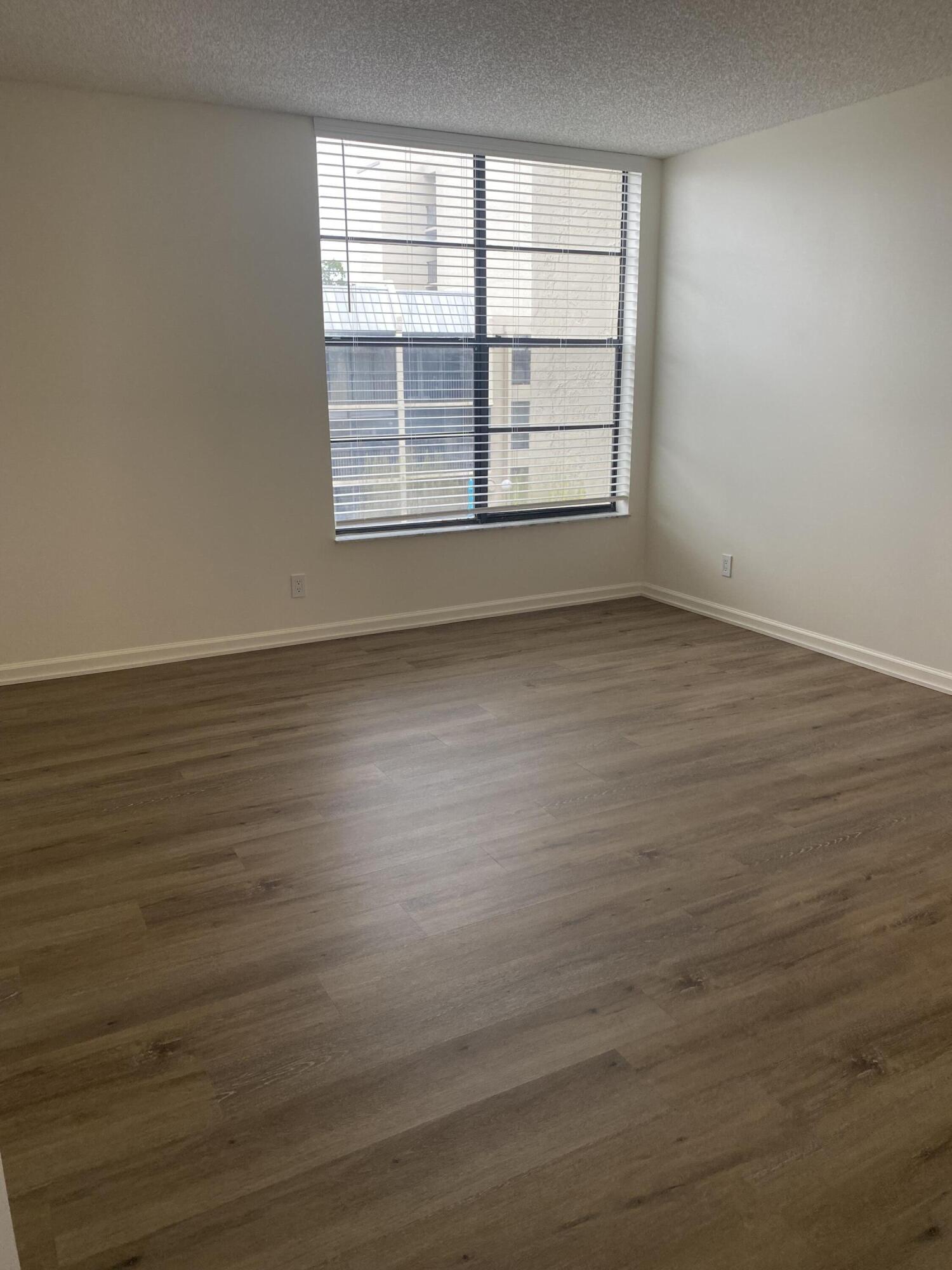 17 Royal Palm Way 305