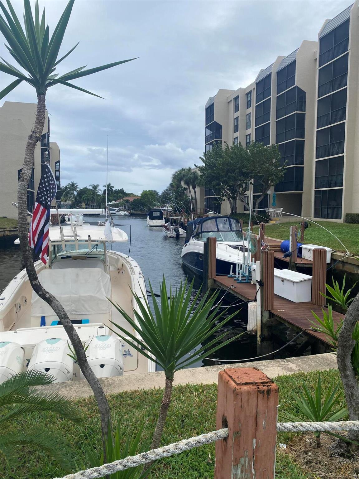 17 Royal Palm Way 305