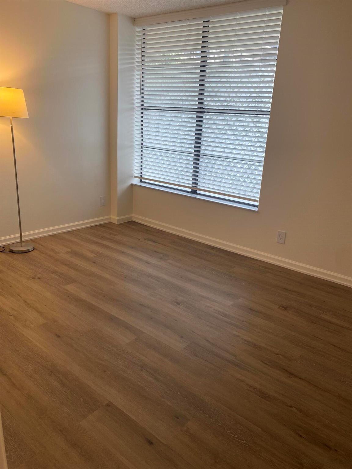 17 Royal Palm Way 305