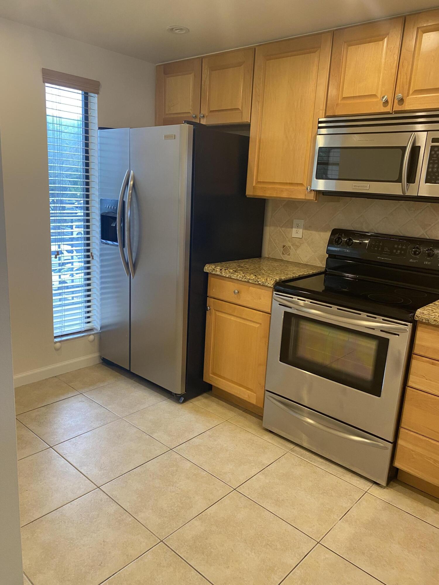 17 Royal Palm Way 305