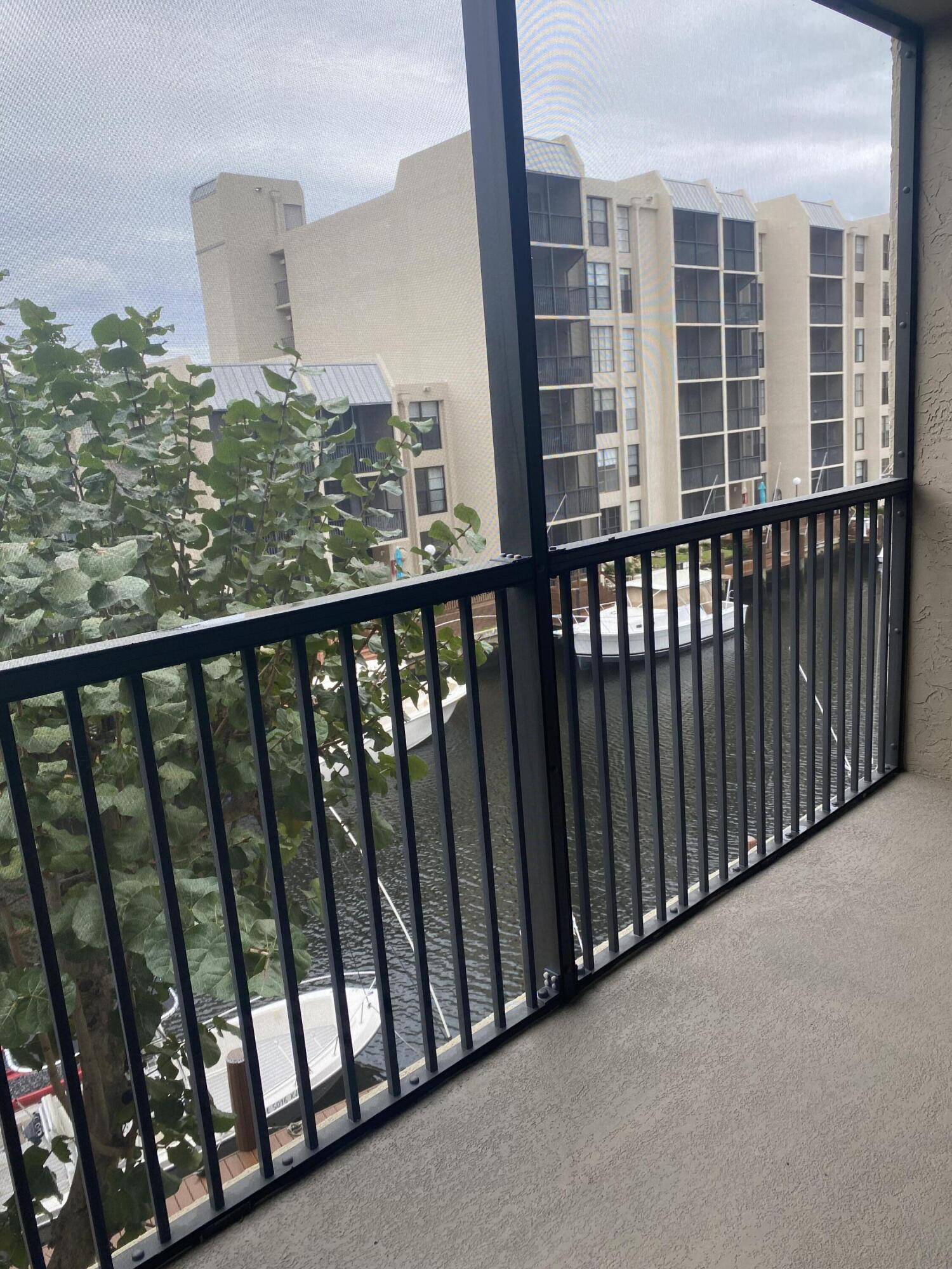 17 Royal Palm Way 305
