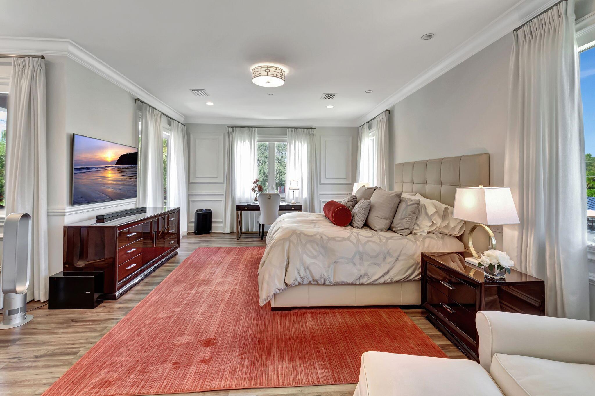 285 NW 6th Street