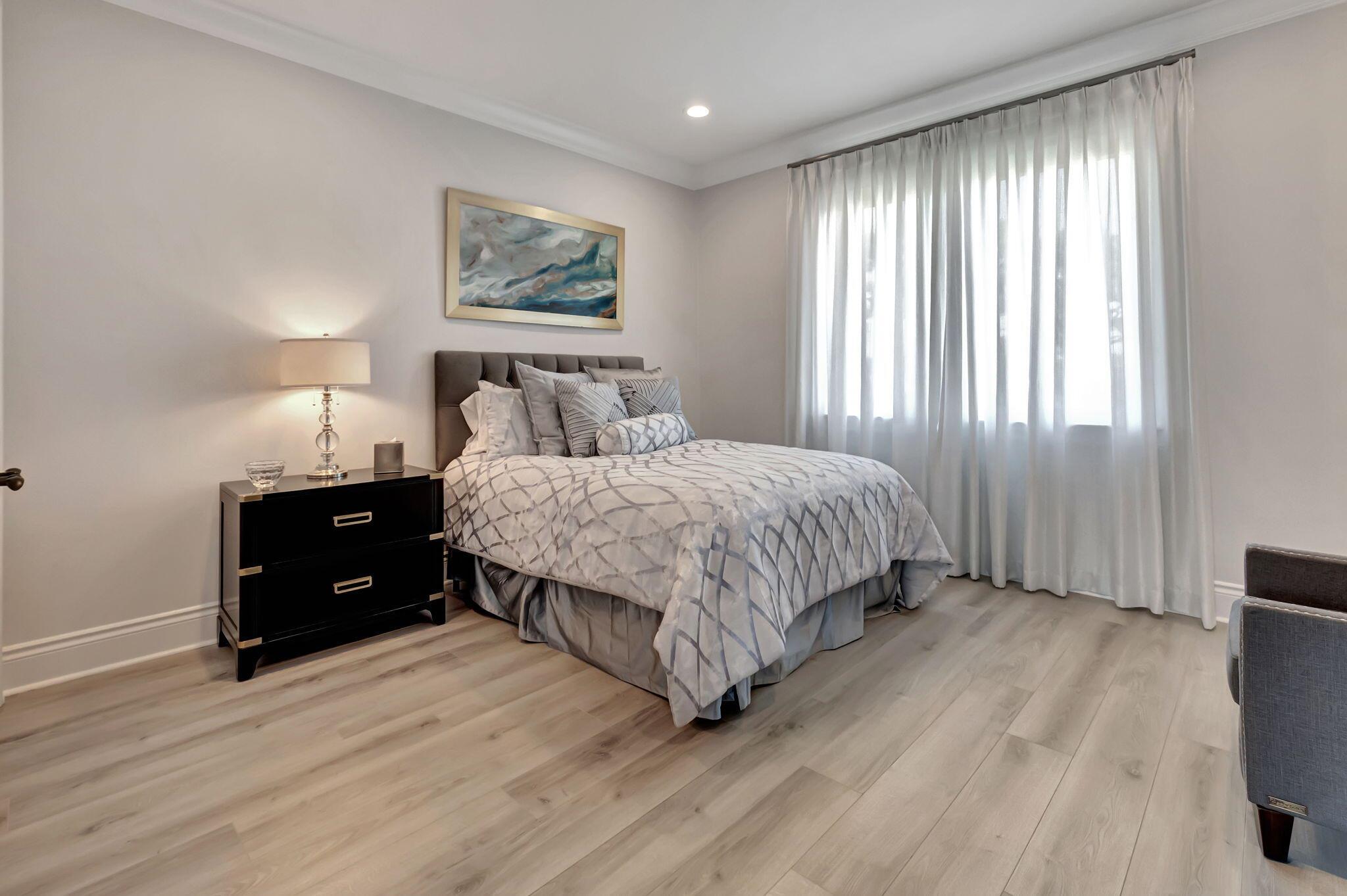 285 NW 6th Street