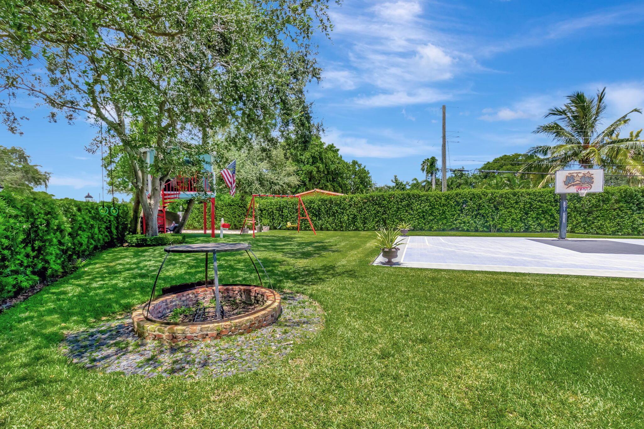 285 NW 6th Street