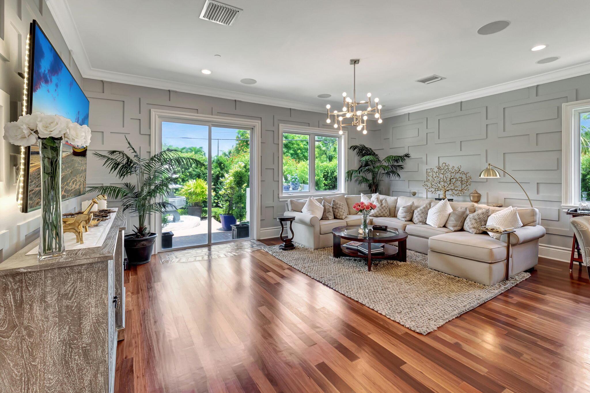 285 NW 6th Street