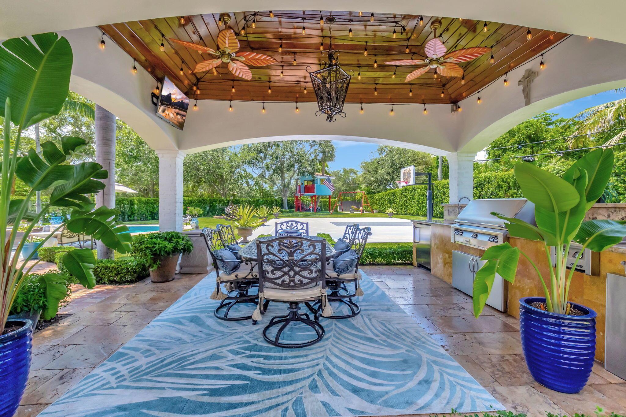285 NW 6th Street