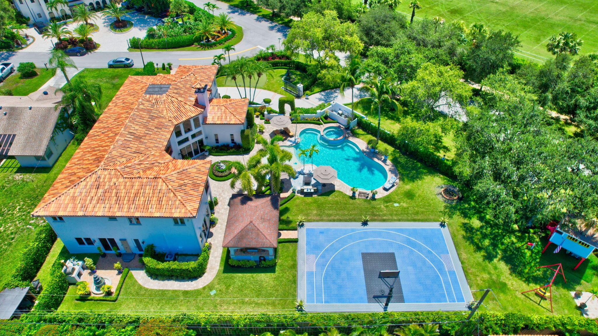 285 NW 6th Street