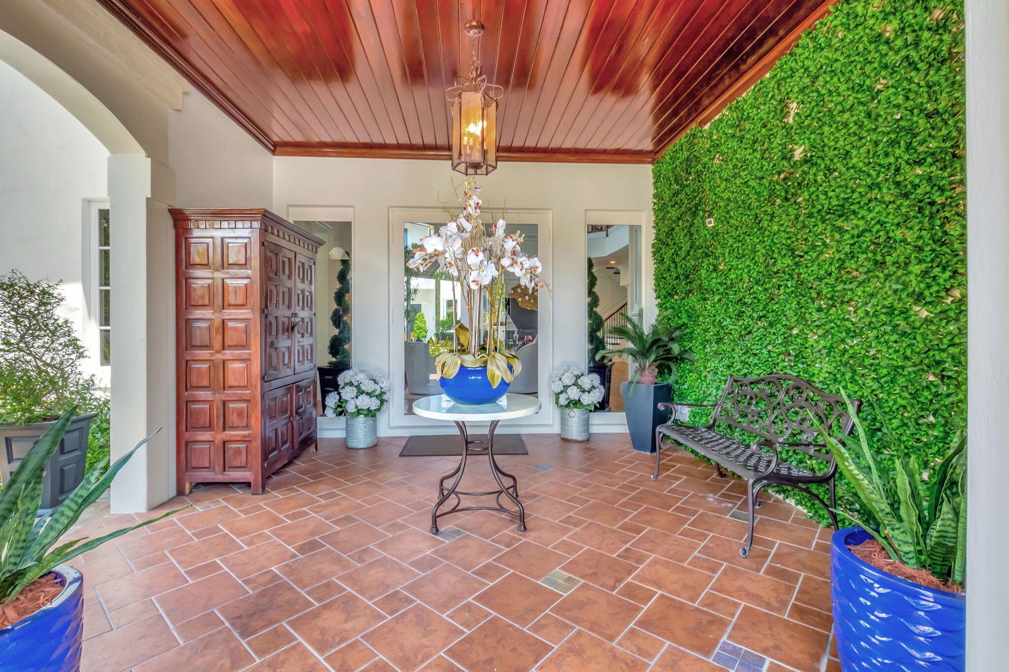285 NW 6th Street