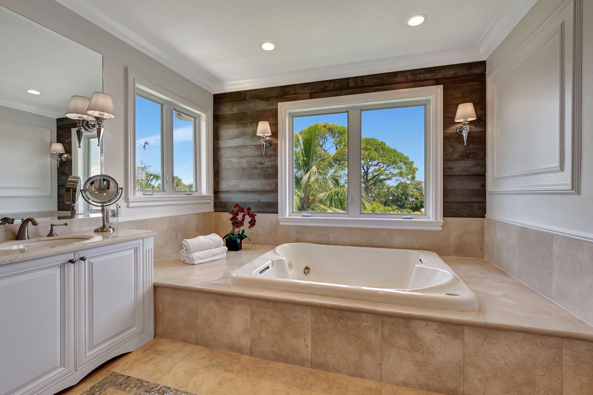 285 NW 6th Street