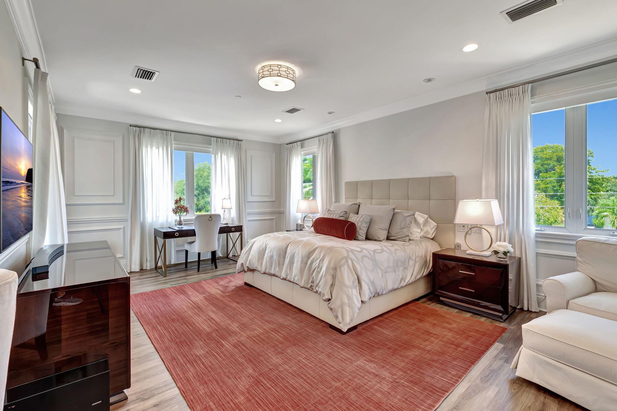 285 NW 6th Street