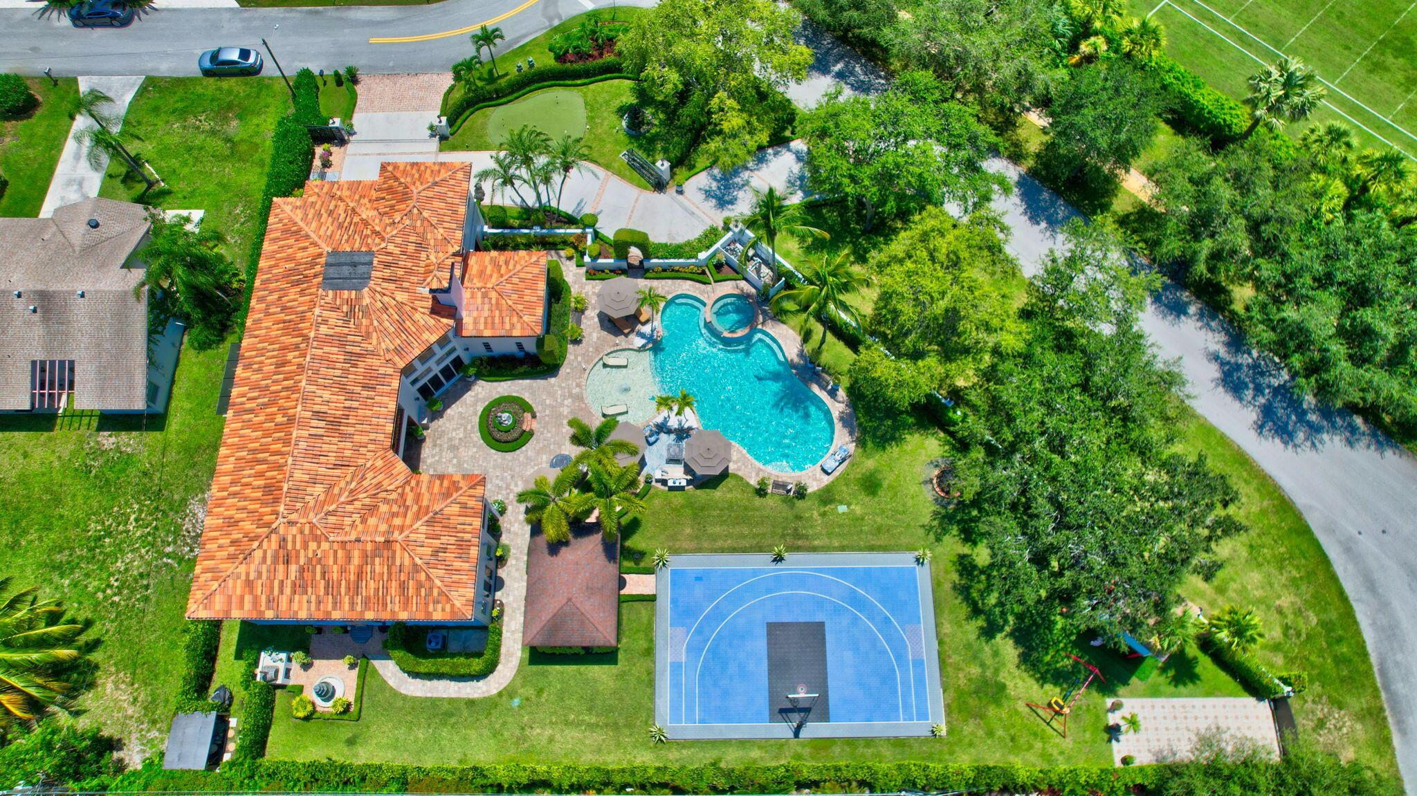 285 NW 6th Street