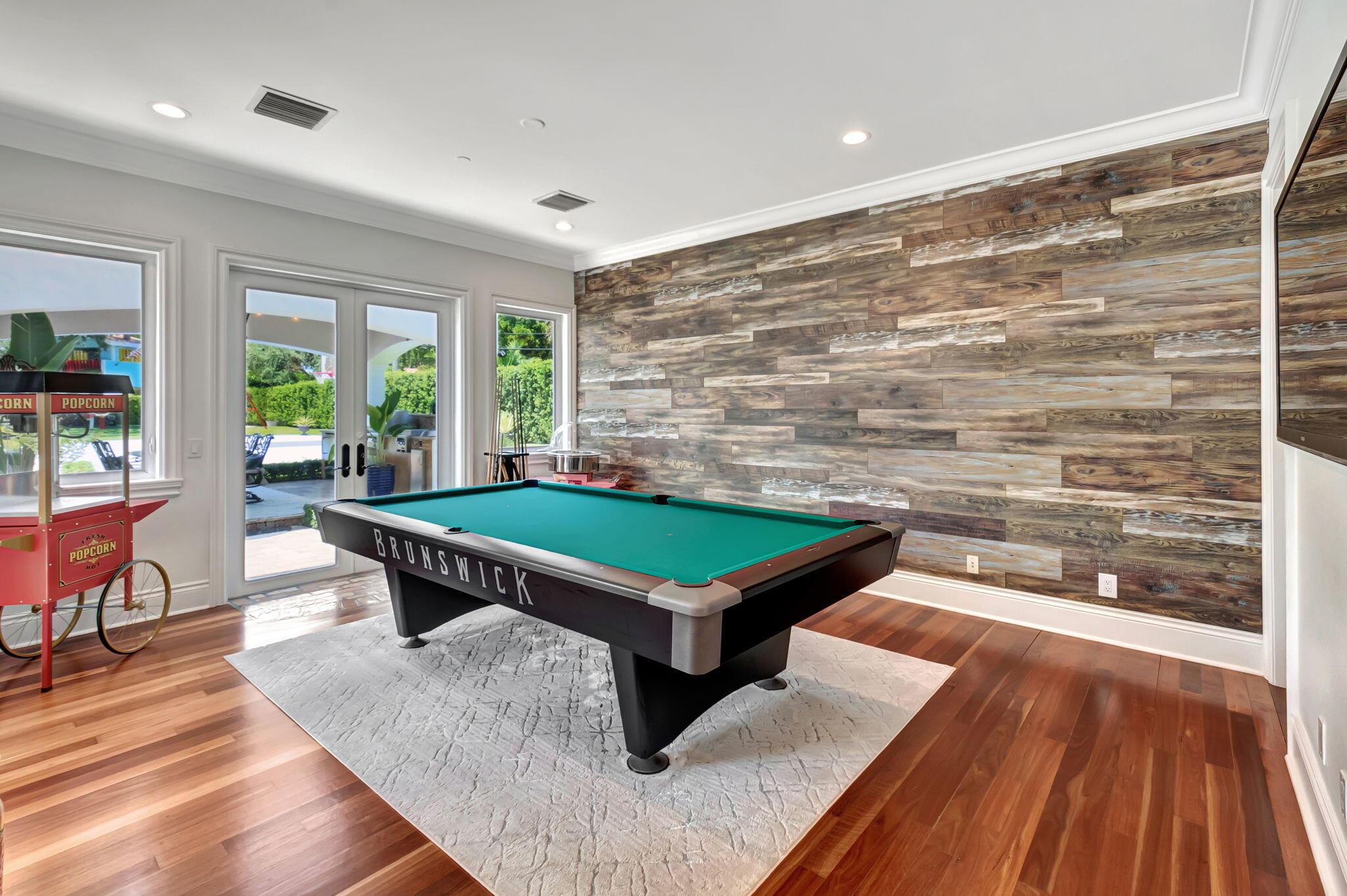 285 NW 6th Street