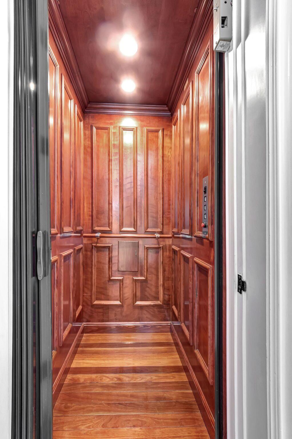 285 NW 6th Street