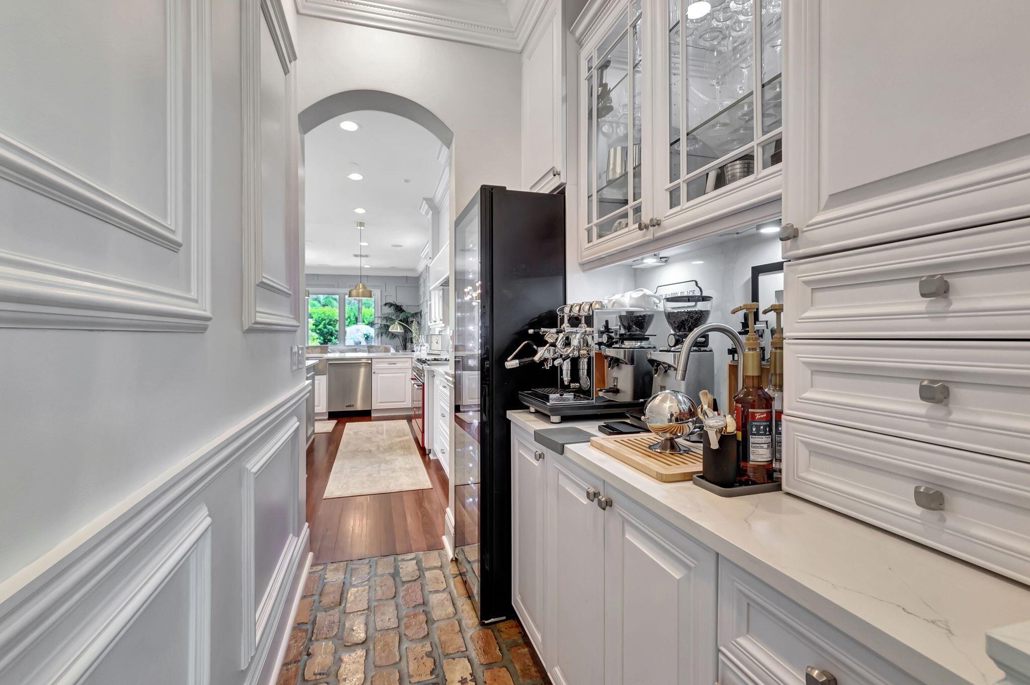 285 NW 6th Street