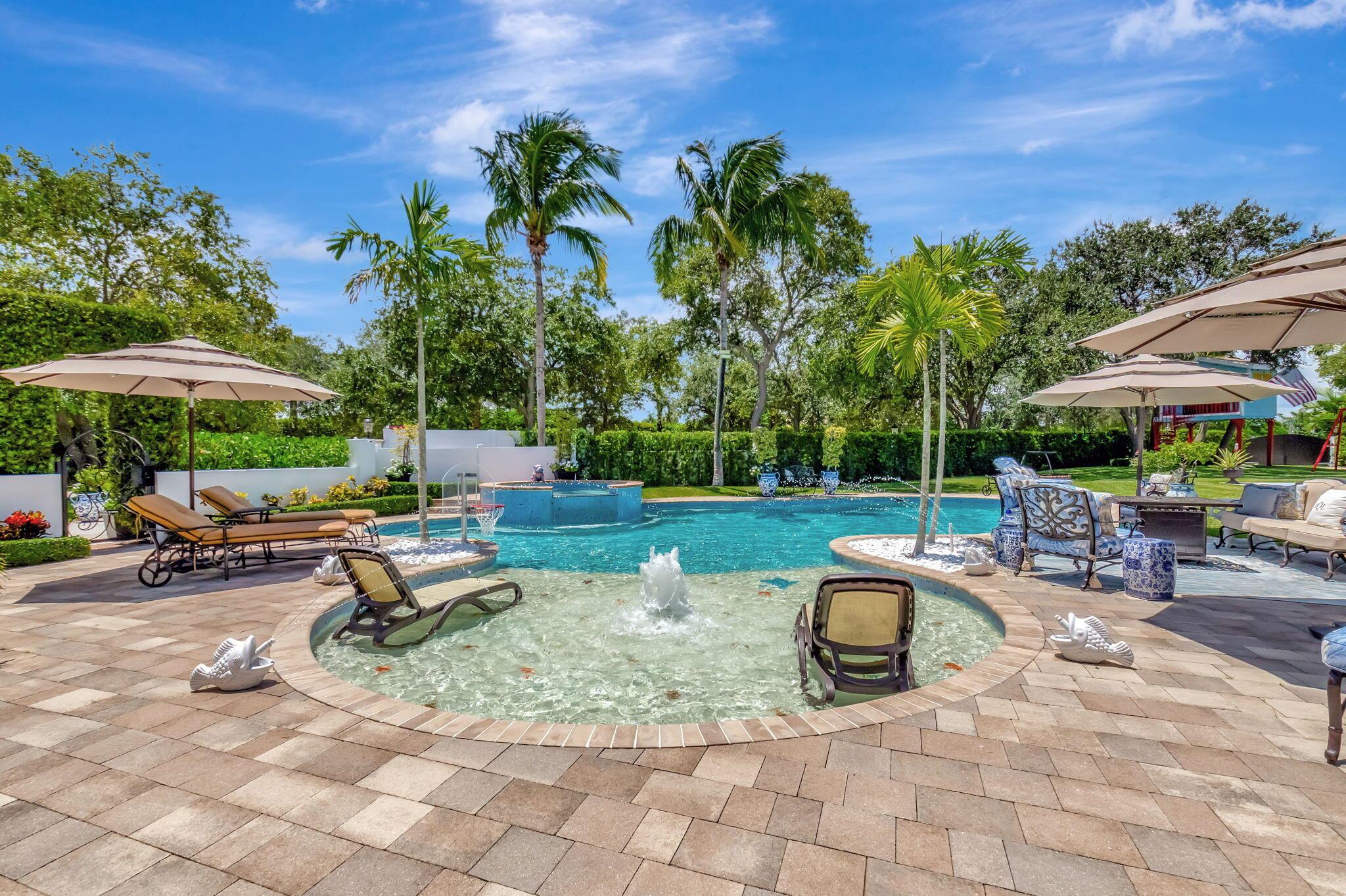 285 NW 6th Street